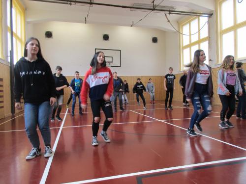 Hodina tělocviku s tancem