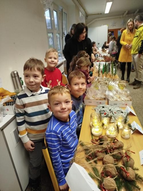 Prvňáci na vánočních trzích